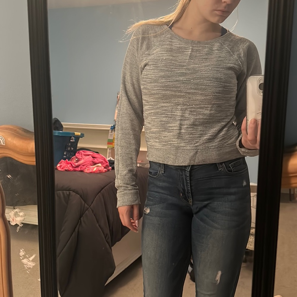 Arizona Jean Company Cute gray long-sleeved crop top --Women's Medium